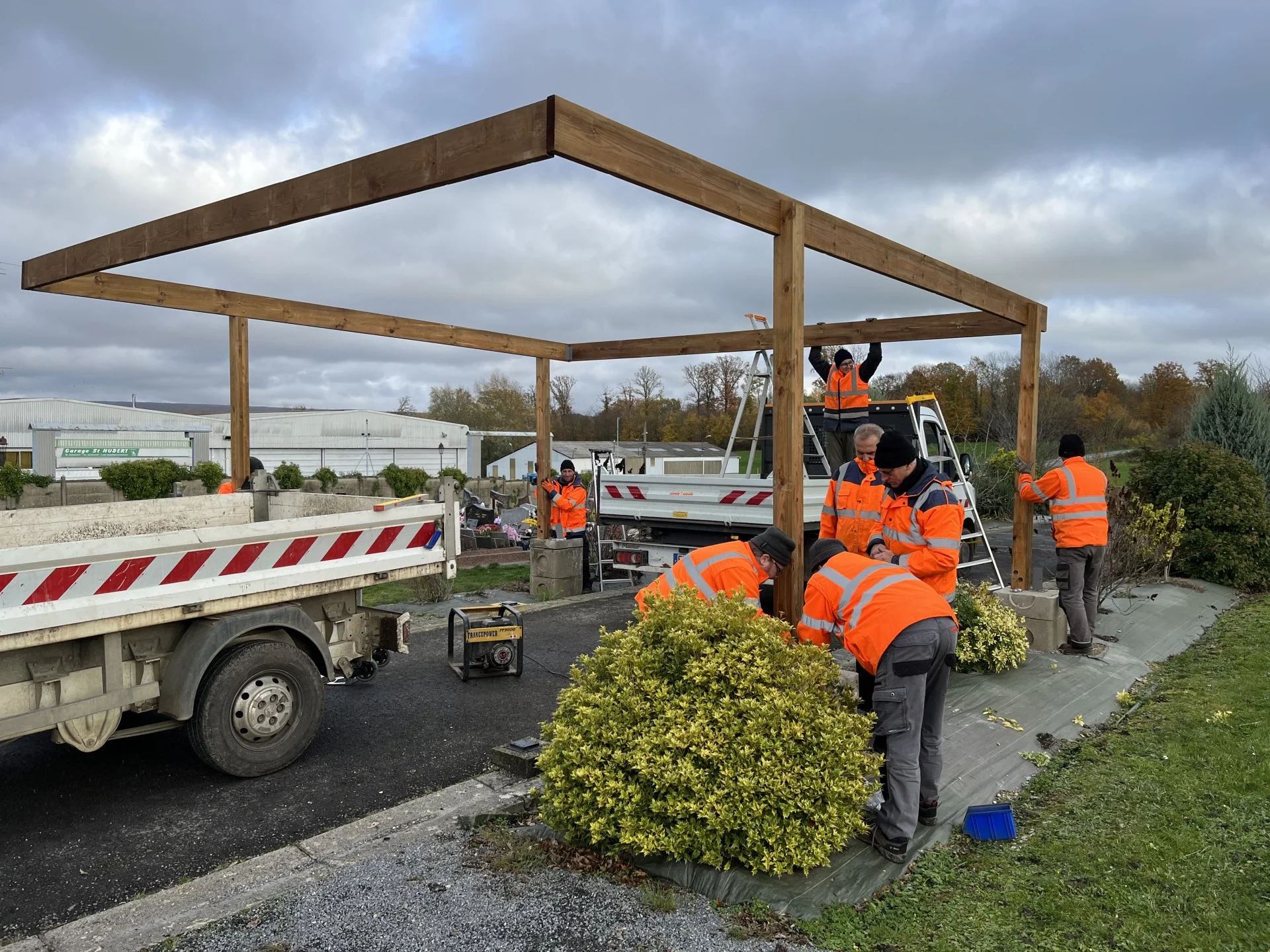 Construction d un abri pour ceremonie